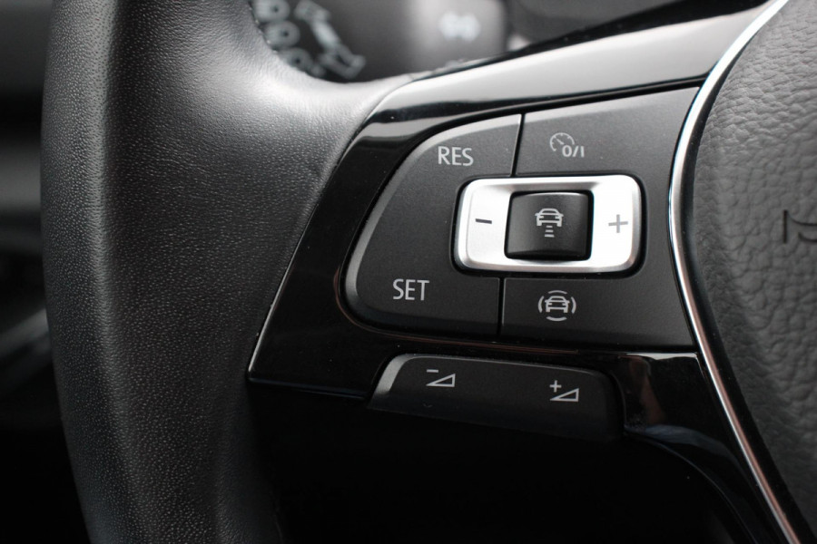 Volkswagen T-Roc 1.5 TSI DSG Sport 150 PK Navigatie Apple Carplay/Android Auto Climate Control Camera Adaptive Cruise Control Electrisch bedienbare achterklep