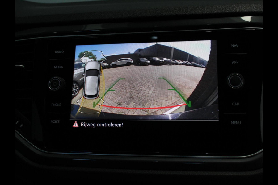 Volkswagen T-Roc 1.5 TSI DSG Sport 150 PK Navigatie Apple Carplay/Android Auto Climate Control Camera Adaptive Cruise Control Electrisch bedienbare achterklep
