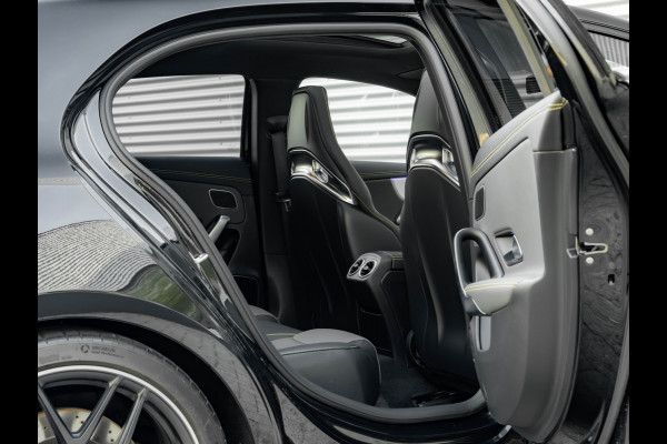 Mercedes-Benz A-Klasse AMG 45 S 4MATIC+ - Pano - Schaalstoelen - Milltek Uitlaat - Distronic