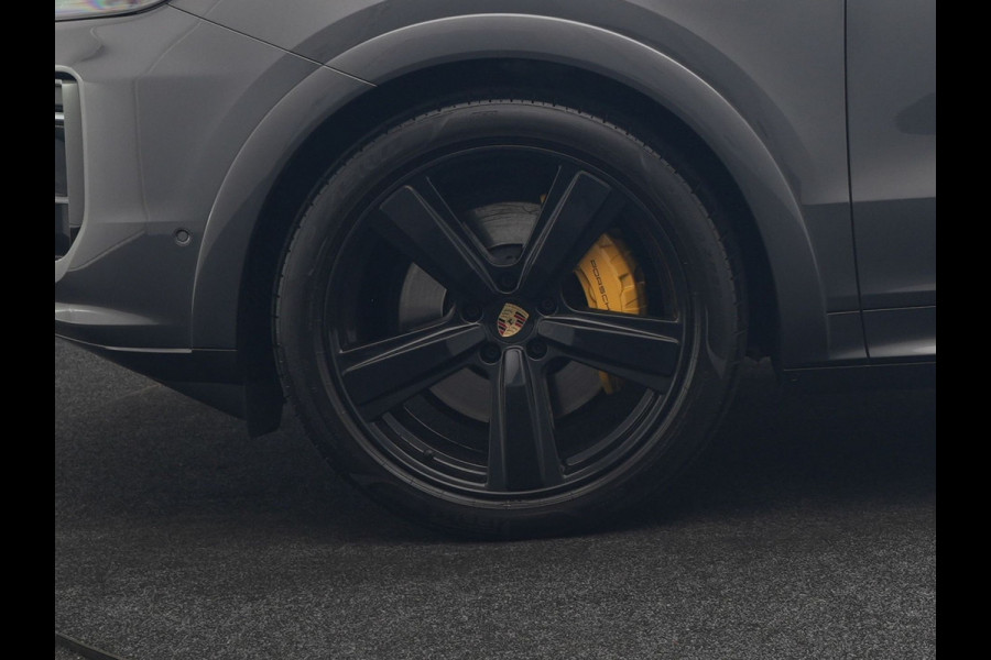 Porsche Cayenne Coupé 3.0 E-Hybrid PHEV | MY 2024 Facelift | Trekhaak Af Fabriek | Panodak | Luchtvering | Sportuitlaat | PDLS+ | Sport Chrono | InnoDrive Adaptive Cruise | SportDesign | Head up | Soft Close | 22"L.M | 360 Camera | Plug In Hybrid |
