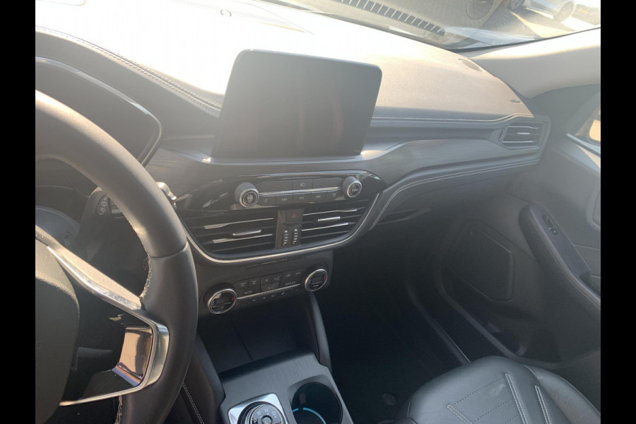 Ford Kuga 2.5 FHEV Vignale | Trekhaak elektrisch uitklapbaar | Panoramadak | Adaptive cruise control | Head up display | 19 inch | Winter Pack