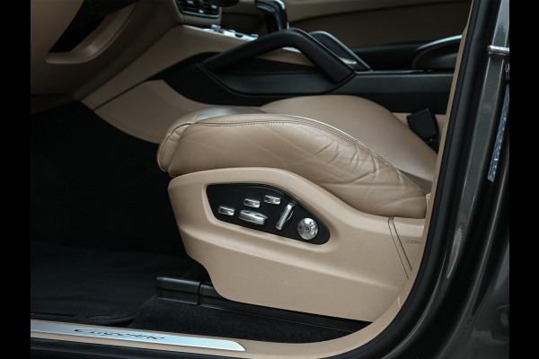 Porsche Cayenne 3.0 E-Hybrid NL-Auto | Dealeronderhouden | Panoramadak | 18 Wegs Memory Seats | Bose | 360 Camera | HUD | Achterasbesturing | Sport Chrono | Luchtvering | Soft Close | Ambiance Interieur |