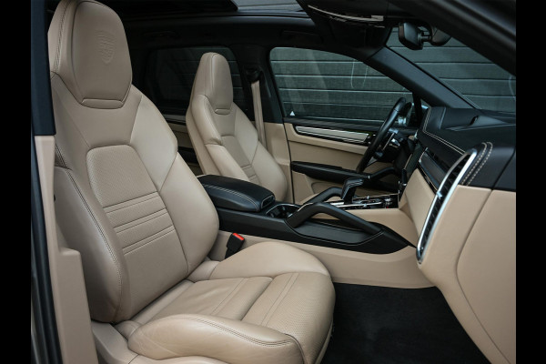 Porsche Cayenne 3.0 E-Hybrid NL-Auto | Dealeronderhouden | Panoramadak | 18 Wegs Memory Seats | Bose | 360 Camera | HUD | Achterasbesturing | Sport Chrono | Luchtvering | Soft Close | Ambiance Interieur |