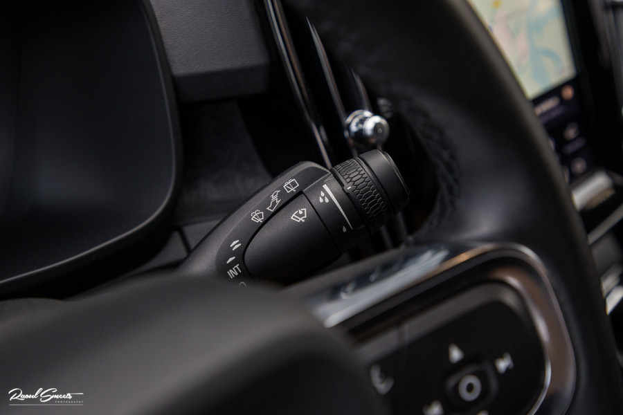 Volvo XC40 Single Motor Extended Range Plus 82 kWh | Adaptieve cruise | Blis | Full LED |