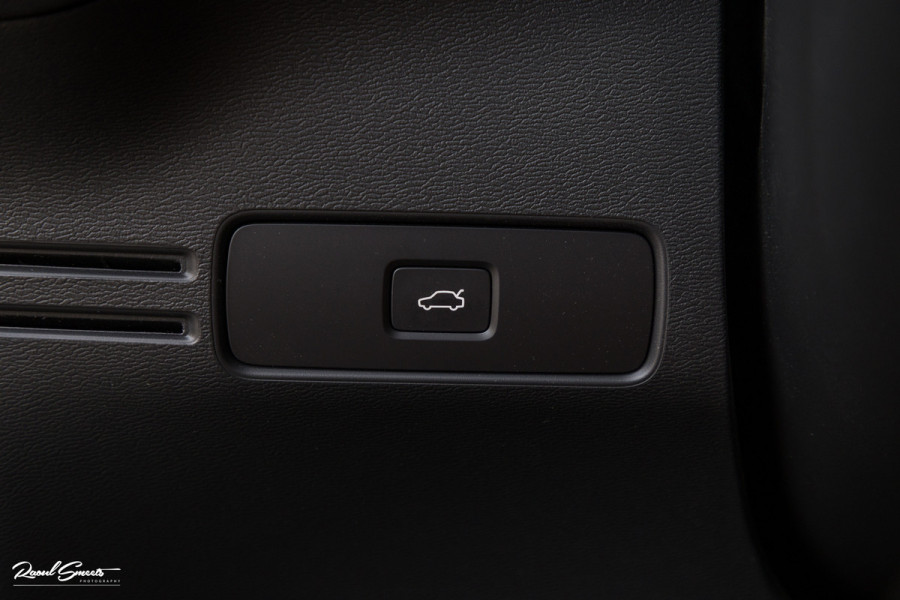 Volvo XC40 Single Motor Extended Range Plus 82 kWh | Adaptieve cruise | Blis | Full LED |