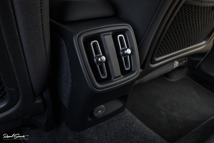 Volvo XC40 Single Motor Extended Range Plus 82 kWh | Adaptieve cruise | Blis | Full LED |