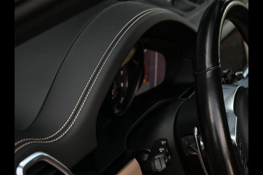 Porsche Cayenne 3.0 E-Hybrid NL-Auto | Dealeronderhouden | Panoramadak | 18 Wegs Memory Seats | Bose | 360 Camera | HUD | Achterasbesturing | Sport Chrono | Luchtvering | Soft Close | Ambiance Interieur |