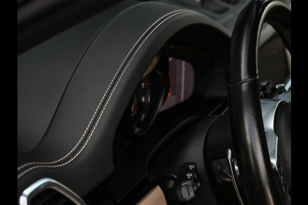 Porsche Cayenne 3.0 E-Hybrid NL-Auto | Dealeronderhouden | Panoramadak | 18 Wegs Memory Seats | Bose | 360 Camera | HUD | Achterasbesturing | Sport Chrono | Luchtvering | Soft Close | Ambiance Interieur |