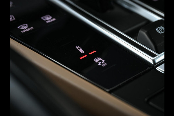 Porsche Cayenne 3.0 E-Hybrid NL-Auto | Dealeronderhouden | Panoramadak | 18 Wegs Memory Seats | Bose | 360 Camera | HUD | Achterasbesturing | Sport Chrono | Luchtvering | Soft Close | Ambiance Interieur |