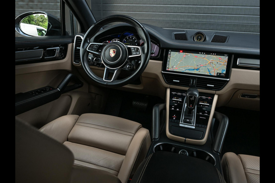Porsche Cayenne 3.0 E-Hybrid NL-Auto | Dealeronderhouden | Panoramadak | 18 Wegs Memory Seats | Bose | 360 Camera | HUD | Achterasbesturing | Sport Chrono | Luchtvering | Soft Close | Ambiance Interieur |