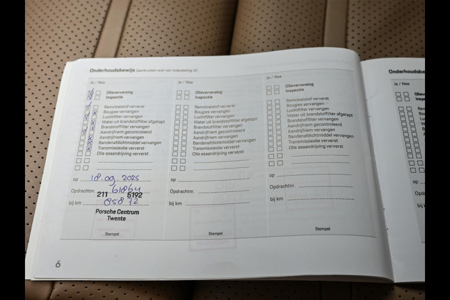 Porsche Cayenne 3.0 E-Hybrid NL-Auto | Dealeronderhouden | Panoramadak | 18 Wegs Memory Seats | Bose | 360 Camera | HUD | Achterasbesturing | Sport Chrono | Luchtvering | Soft Close | Ambiance Interieur |