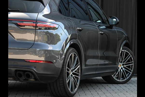 Porsche Cayenne 3.0 E-Hybrid NL-Auto | Dealeronderhouden | Panoramadak | 18 Wegs Memory Seats | Bose | 360 Camera | HUD | Achterasbesturing | Sport Chrono | Luchtvering | Soft Close | Ambiance Interieur |