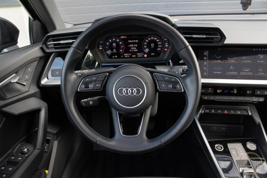 Audi A3 Sportback 40 TFSIe Edition PANO LED CAMERA PARKEER LEDER