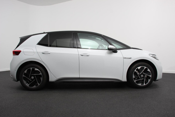 Volkswagen ID.3 Pro Edition 58 kWh Warmtepomp 18"Lichtmetalen Velgen Navigatie Camera Adaptieve Cruise Control Climate Control