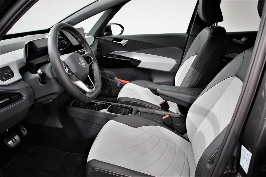 Volkswagen ID.3 Pro Edition 58 kWh Warmtepomp 18"Lichtmetalen Velgen Navigatie Camera Adaptieve Cruise Control Climate Control