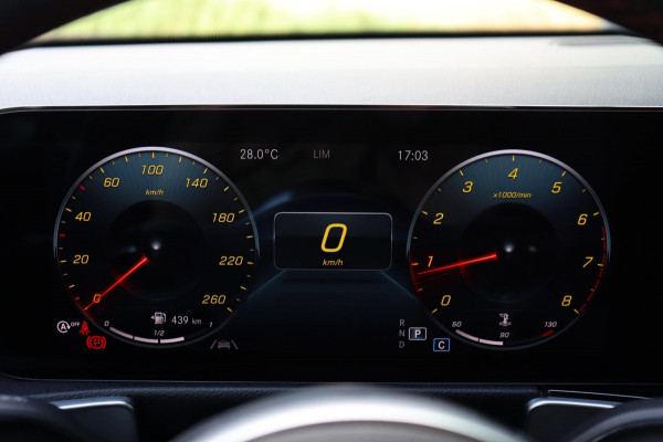 Mercedes-Benz Glb 200 Business Solution AMG org.NL el.trekhaak leer+vw camera ambient.lighting
