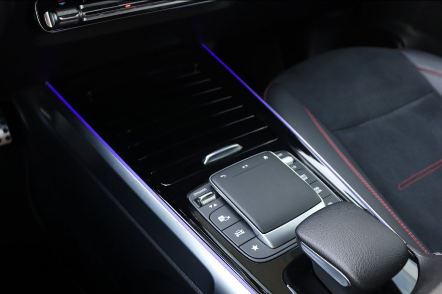 Mercedes-Benz Glb 200 Business Solution AMG org.NL el.trekhaak leer+vw camera ambient.lighting