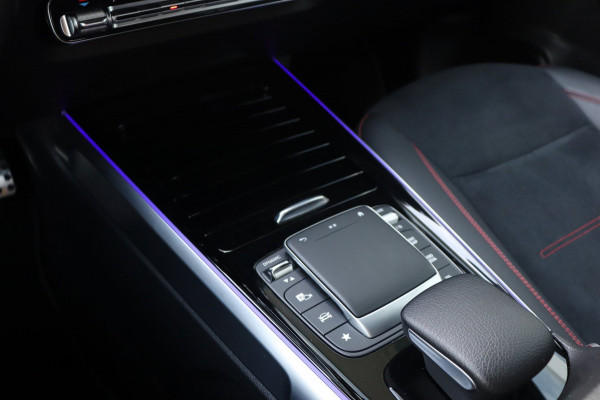 Mercedes-Benz Glb 200 Business Solution AMG org.NL el.trekhaak leer+vw camera ambient.lighting