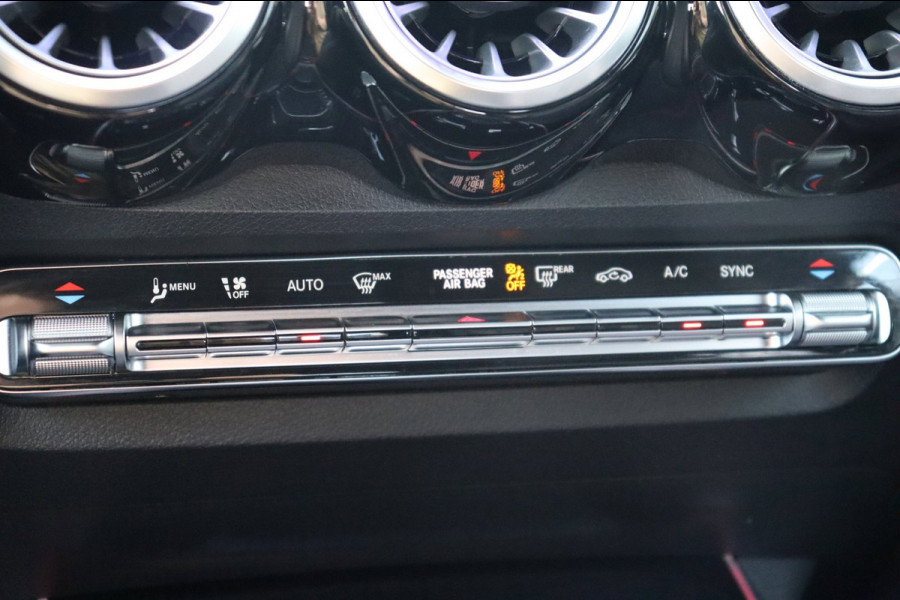 Mercedes-Benz Glb 200 Business Solution AMG org.NL el.trekhaak leer+vw camera ambient.lighting