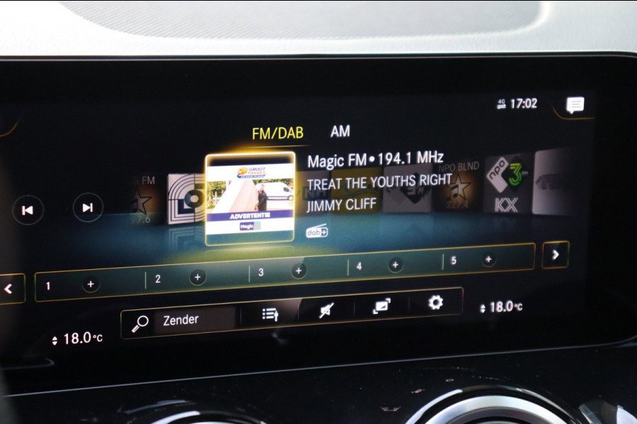 Mercedes-Benz Glb 200 Business Solution AMG org.NL el.trekhaak leer+vw camera ambient.lighting