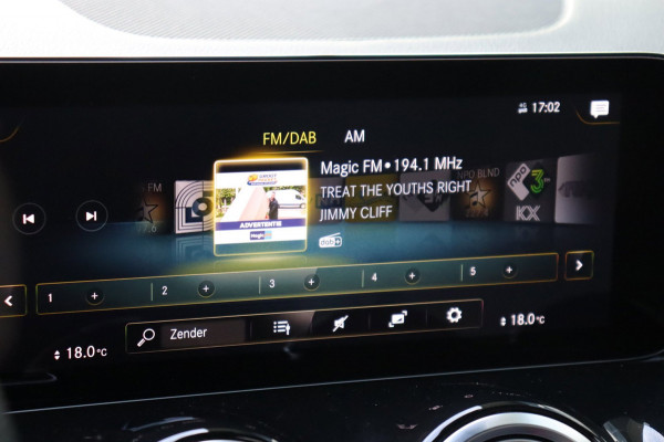 Mercedes-Benz Glb 200 Business Solution AMG org.NL el.trekhaak leer+vw camera ambient.lighting