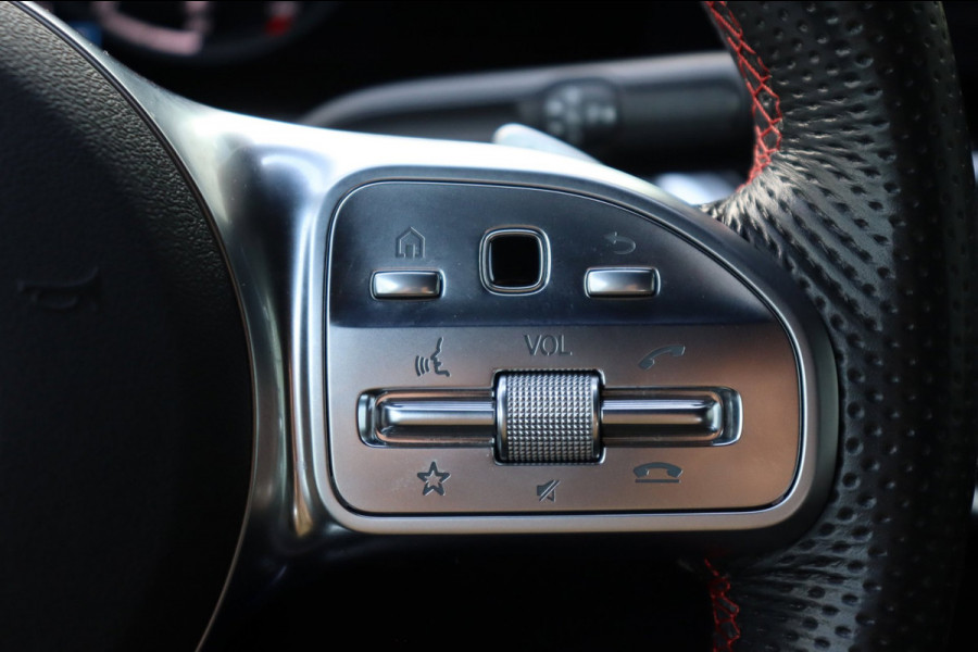 Mercedes-Benz Glb 200 Business Solution AMG org.NL el.trekhaak leer+vw camera ambient.lighting