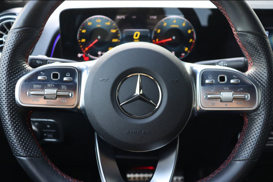 Mercedes-Benz Glb 200 Business Solution AMG org.NL el.trekhaak leer+vw camera ambient.lighting