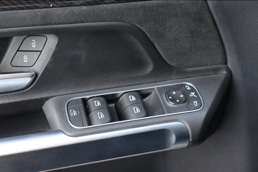 Mercedes-Benz Glb 200 Business Solution AMG org.NL el.trekhaak leer+vw camera ambient.lighting