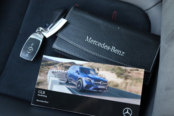 Mercedes-Benz Glb 200 Business Solution AMG org.NL el.trekhaak leer+vw camera ambient.lighting