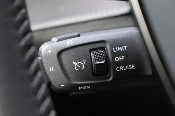 Peugeot 2008 1.2 PureTech Allure Pack org.NL 3-d dashboard camera stoelverw LED
