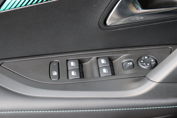 Peugeot 2008 1.2 PureTech Allure Pack org.NL 3-d dashboard camera stoelverw LED