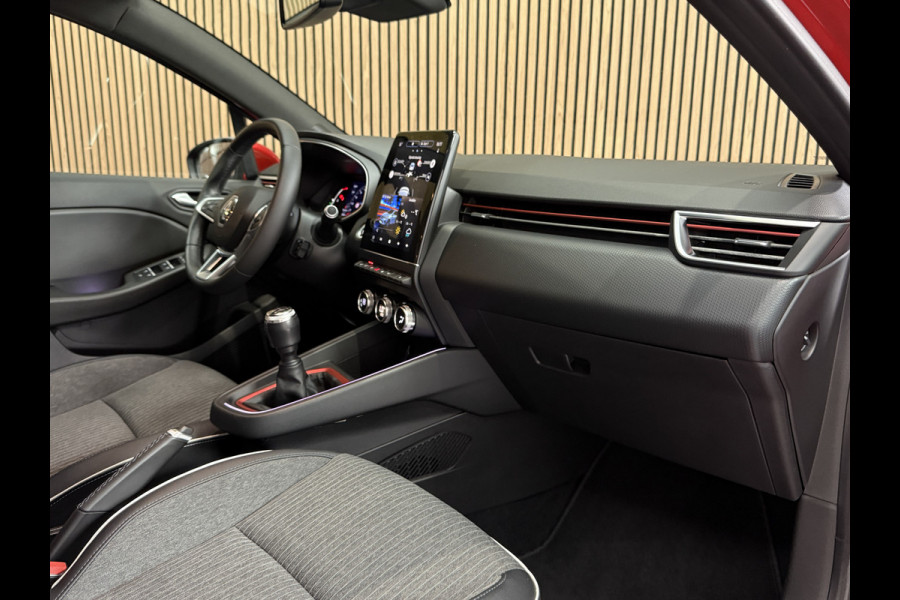 Renault Clio 1.0 TCe 100pk Edition One | Groot Navi | Bose | 17" | Camera | Stoel & Stuur verwarming | Carplay | 100 % Dealer onderhouden!
