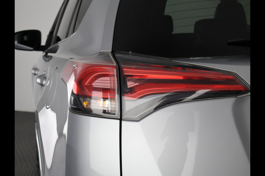 Toyota RAV4 2.5 STYLE HYBRIDE 4-WD SILVERLINE GARANTIE 4-2028* 1650 TREKGEWICHT . GARANTIE TOT 04-2028! . PARKEERSENSOREN VOOR & ACHTER . KEYLESS ENTRY  .