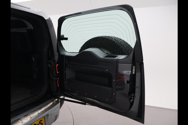 Land Rover Defender 3.0 P400 6-CILINDER BENZINE GRIJS KENTEKEN HSE + PANORAMA | HEAD-UP | TREKHAAK | 360 CAMERA
