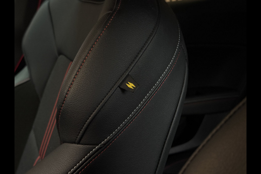 Renault Clio 1.0 TCe 100pk R.S. Line | Groot Navi | Camera | Carplay | 17 inch | Sport stoelen | 100% onderhouden!
