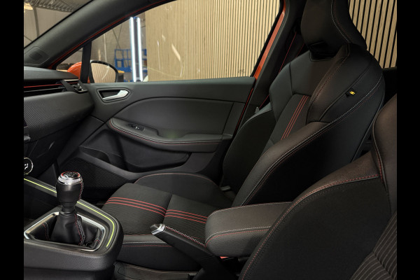 Renault Clio 1.0 TCe 100pk R.S. Line | Groot Navi | Camera | Carplay | 17 inch | Sport stoelen | 100% onderhouden!