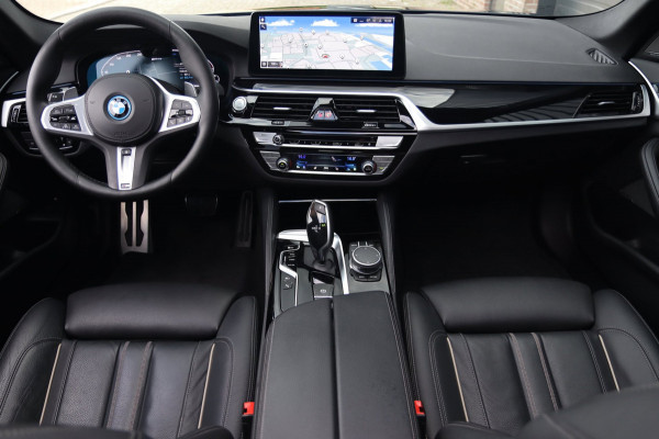 BMW 5 Serie 545e xDrive M Sport / 50 Jahre / PANO / HK / LASER / HUD / 2X MEMORY / CAMERA / SHADOW LINE