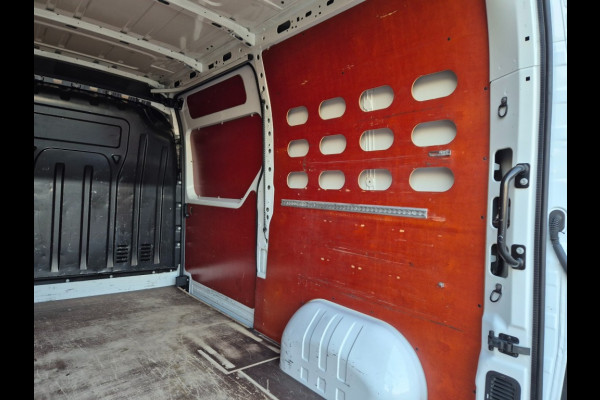 Renault Master Red Van 3T5 E6 L2 H2 135 Pk Nwe APK