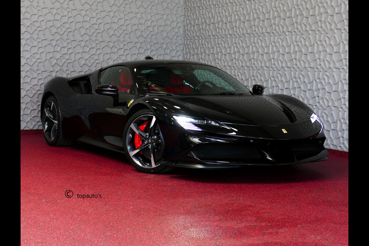 Ferrari SF90 Stradale 4.0 V8 1000 pk INCL BTW/BPM. CARBON SEATS/STUUR LIFT CARPLAY AFS CAMERA phev