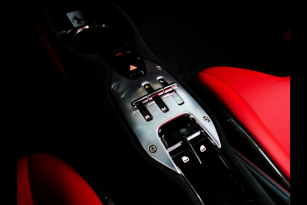 Ferrari SF90 Stradale 4.0 V8 1000 pk INCL BTW/BPM. CARBON SEATS/STUUR LIFT CARPLAY AFS CAMERA phev