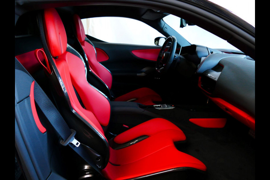 Ferrari SF90 Stradale 4.0 V8 1000 pk INCL BTW/BPM. CARBON SEATS/STUUR LIFT CARPLAY AFS CAMERA phev