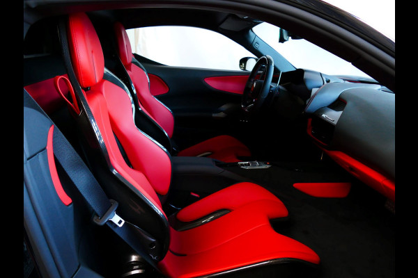 Ferrari SF90 Stradale 4.0 V8 1000 pk INCL BTW/BPM. CARBON SEATS/STUUR LIFT CARPLAY AFS CAMERA phev