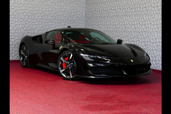 Ferrari SF90 Stradale 4.0 V8 1000 pk INCL BTW/BPM. CARBON SEATS/STUUR LIFT CARPLAY AFS CAMERA phev