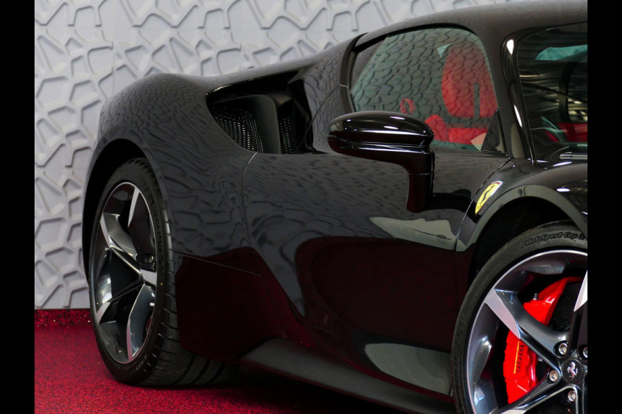 Ferrari SF90 Stradale 4.0 V8 1000 pk INCL BTW/BPM. CARBON SEATS/STUUR LIFT CARPLAY AFS CAMERA phev