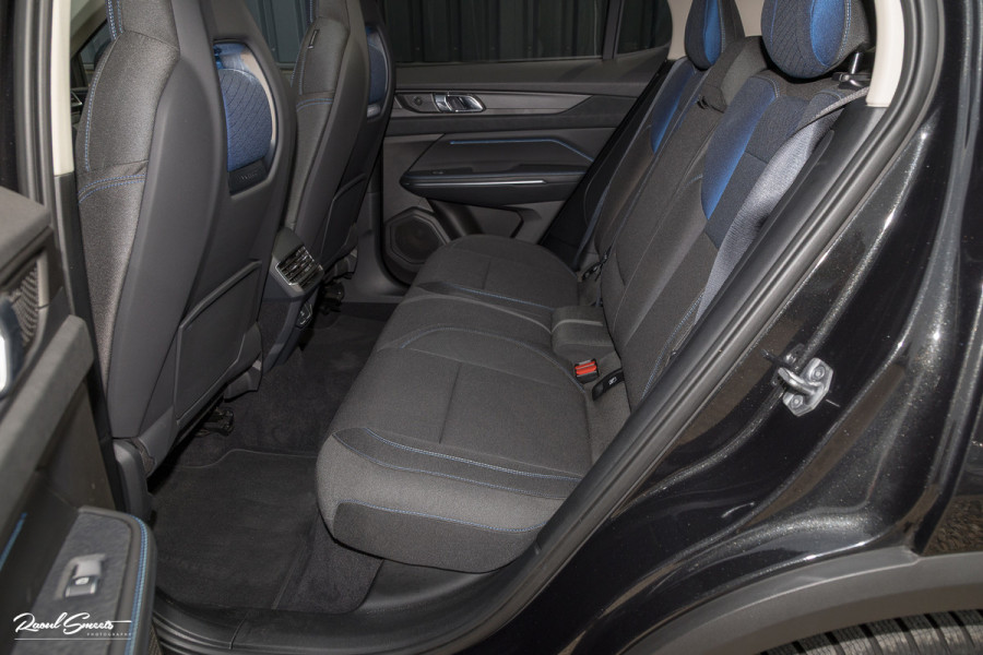 Lynk & Co 01 1.5 All-in geprijsd: inclusief onderhoud, 1 jaar BOVAG-garantie | Panorama dak | Adaptieve cruise | Blis | Memory |