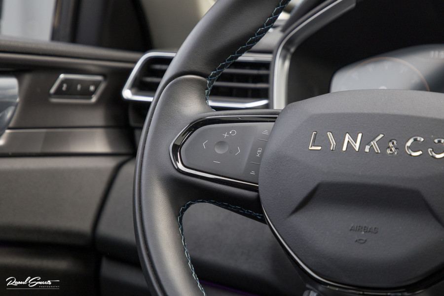 Lynk & Co 01 1.5 All-in geprijsd: inclusief onderhoud, 1 jaar BOVAG-garantie | Panorama dak | Adaptieve cruise | Blis | Memory |