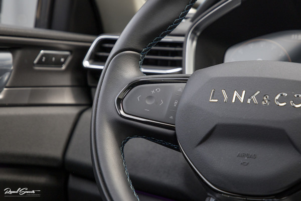 Lynk & Co 01 1.5 All-in geprijsd: inclusief onderhoud, 1 jaar BOVAG-garantie | Panorama dak | Adaptieve cruise | Blis | Memory |