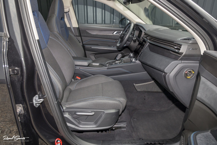 Lynk & Co 01 1.5 All-in geprijsd: inclusief onderhoud, 1 jaar BOVAG-garantie | Panorama dak | Adaptieve cruise | Blis | Memory |