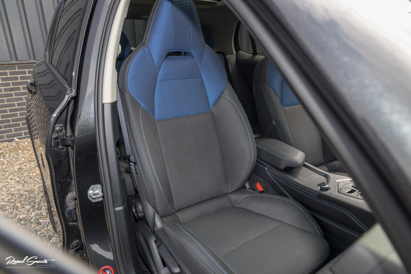 Lynk & Co 01 1.5 All-in geprijsd: inclusief onderhoud, 1 jaar BOVAG-garantie | Panorama dak | Adaptieve cruise | Blis | Memory |