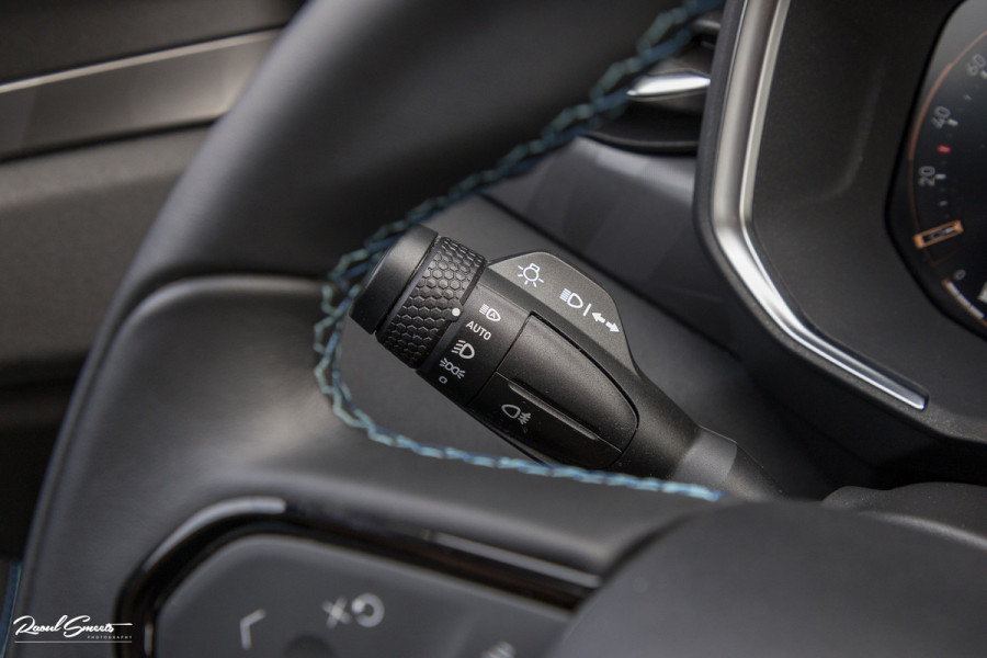 Lynk & Co 01 1.5 All-in geprijsd: inclusief onderhoud, 1 jaar BOVAG-garantie | Panorama dak | Adaptieve cruise | Blis | Memory |